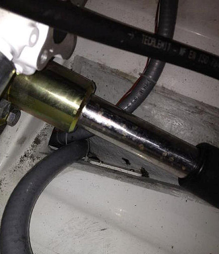 This image of the bilge and main shaft show a perfectly dry space. Note that there is little to no corrosion in this area even after almost 5,000 miles.